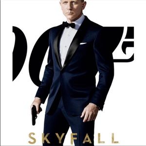 James Bond style tuxedo. (093)